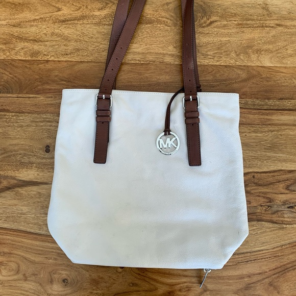 Michael Kors Leather Purse and Dust Bag - Picture 2 of 12